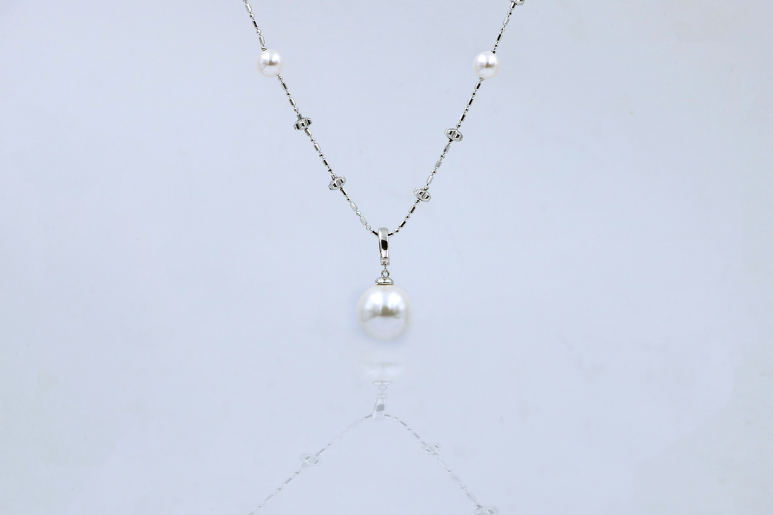 Pearl Arc Pendant Duo