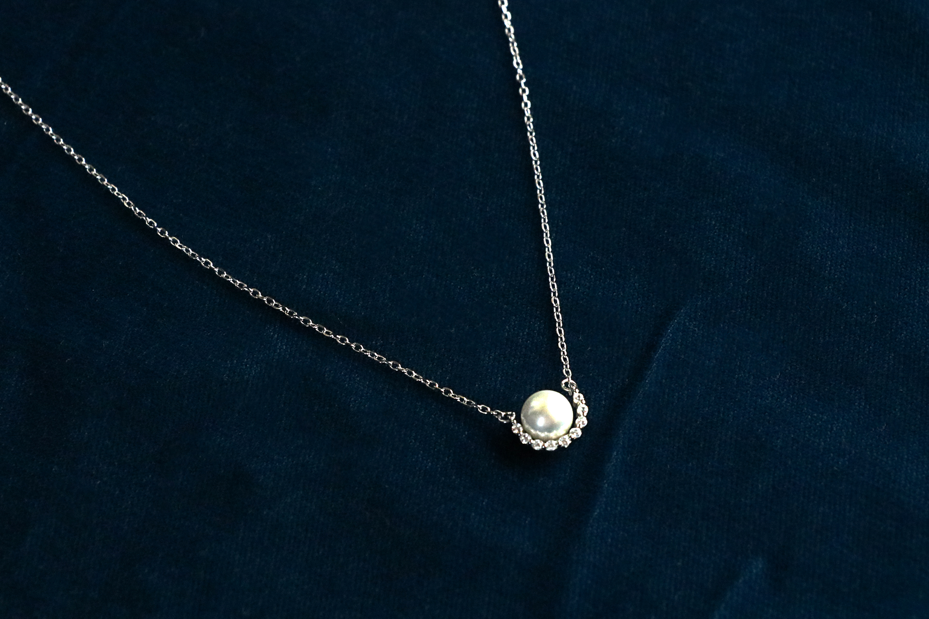 Luna Pearl Pendant Chain