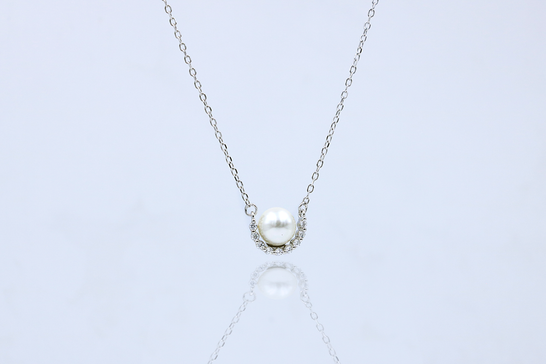 Luna Pearl Pendant Chain