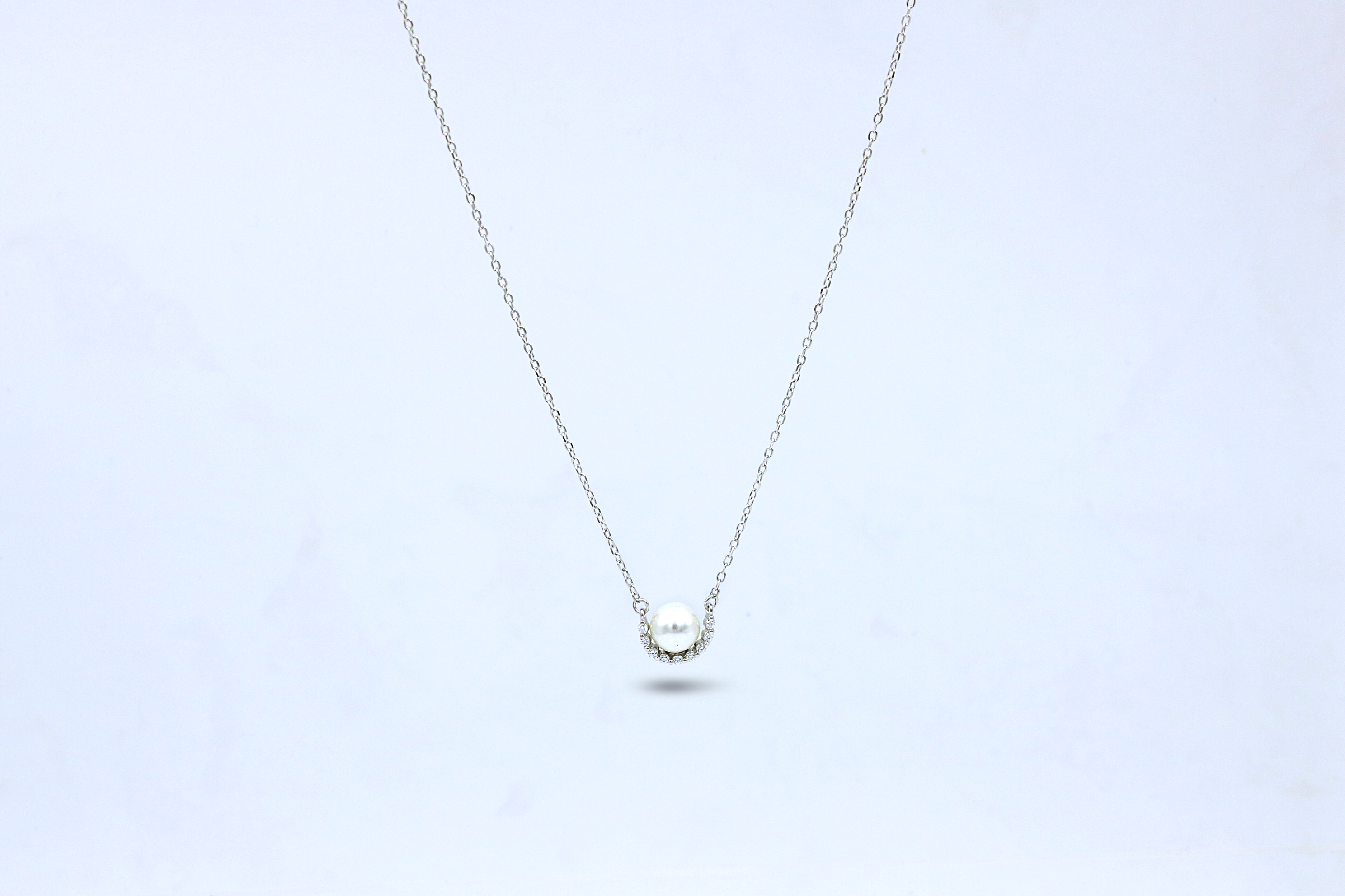 Luna Pearl Pendant Chain