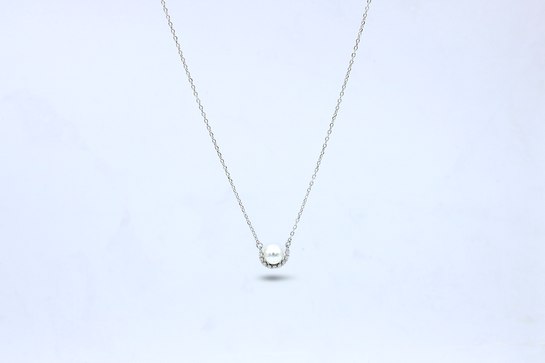 Luna Pearl Pendant Chain