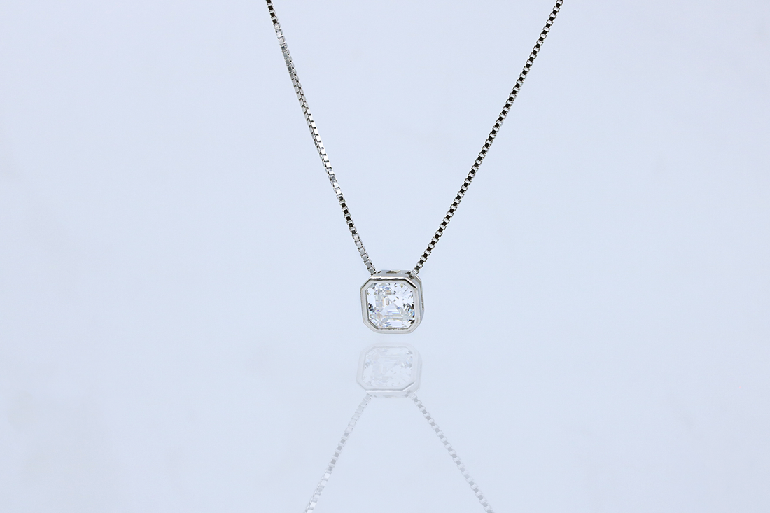 Aura Square Pendant Chain