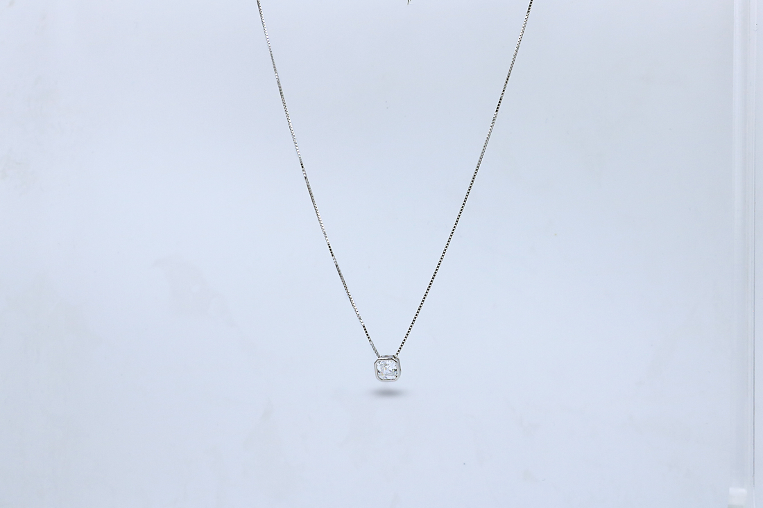 Aura Square Pendant Chain
