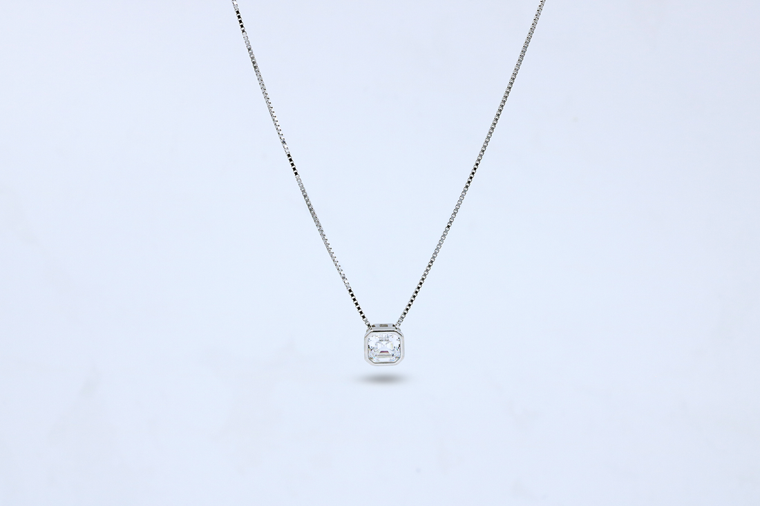 Aura Square Pendant Chain
