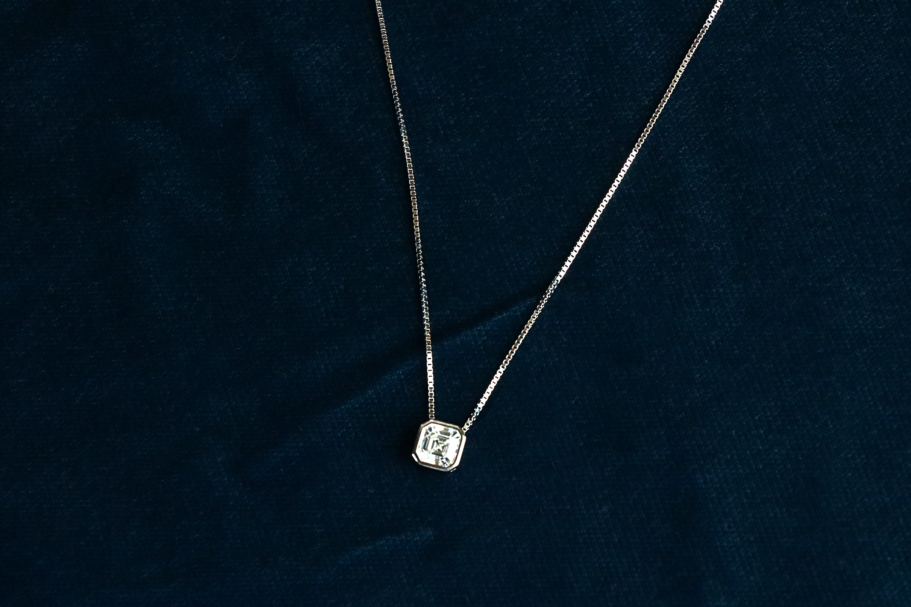 Aura Square Pendant Chain