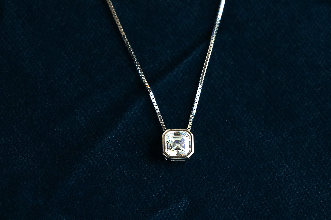 Aura Square Pendant Chain
