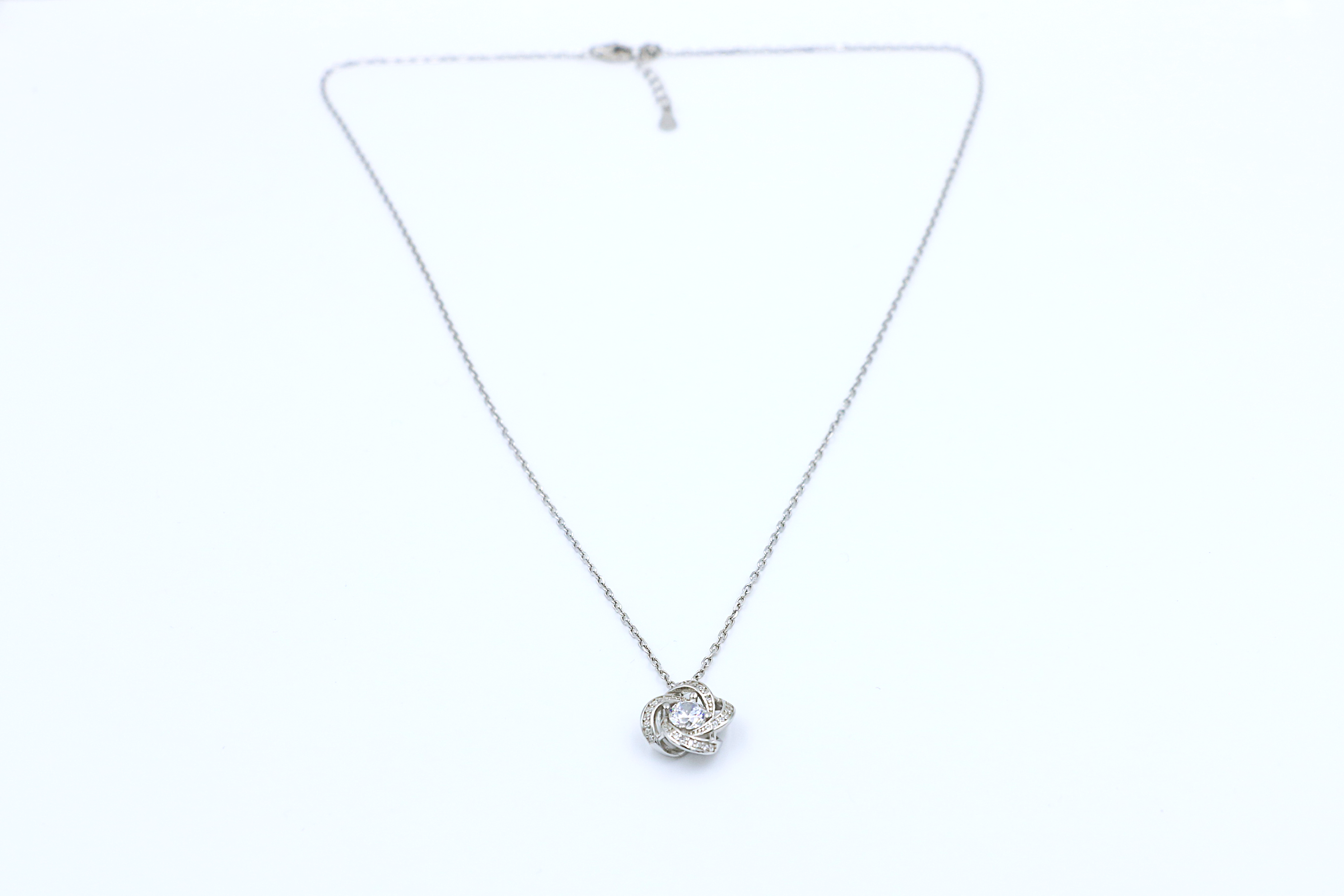 Celestia Bloom Pendant Chain