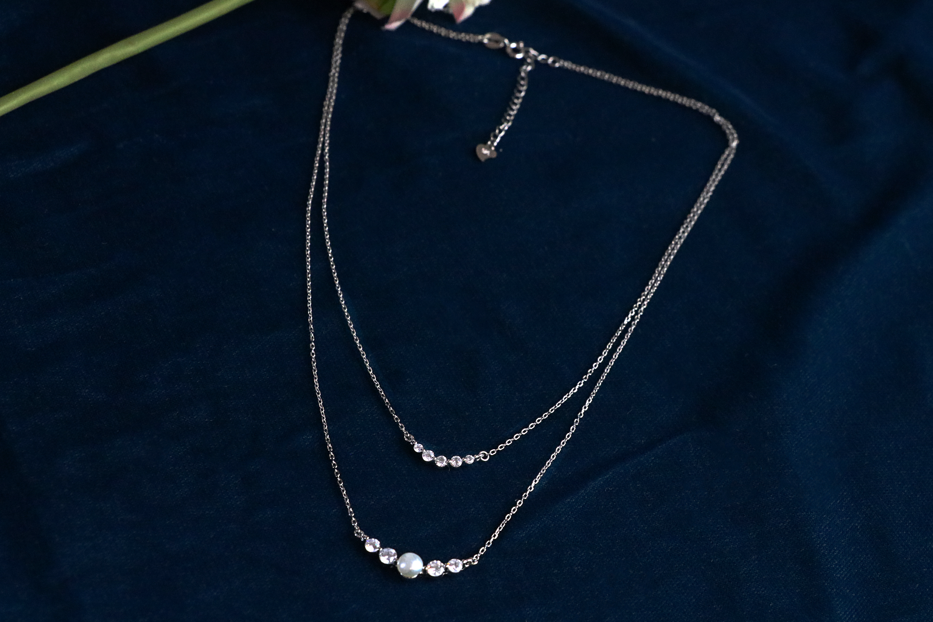Pearl Curve Duo Pendant Chain