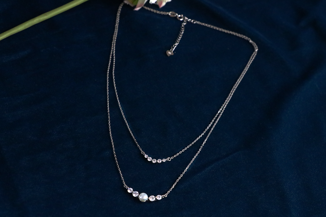 Pearl Curve Duo Pendant Chain