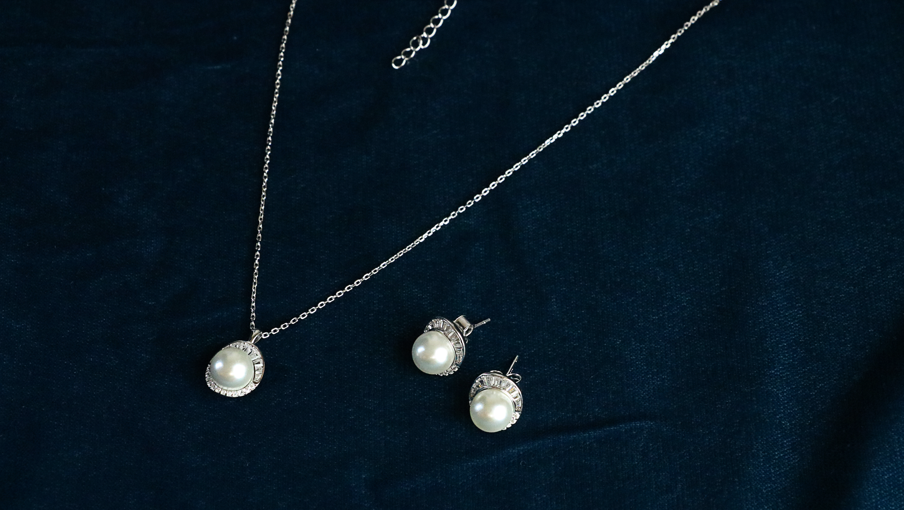 Pearl Bloom Pendant Set
