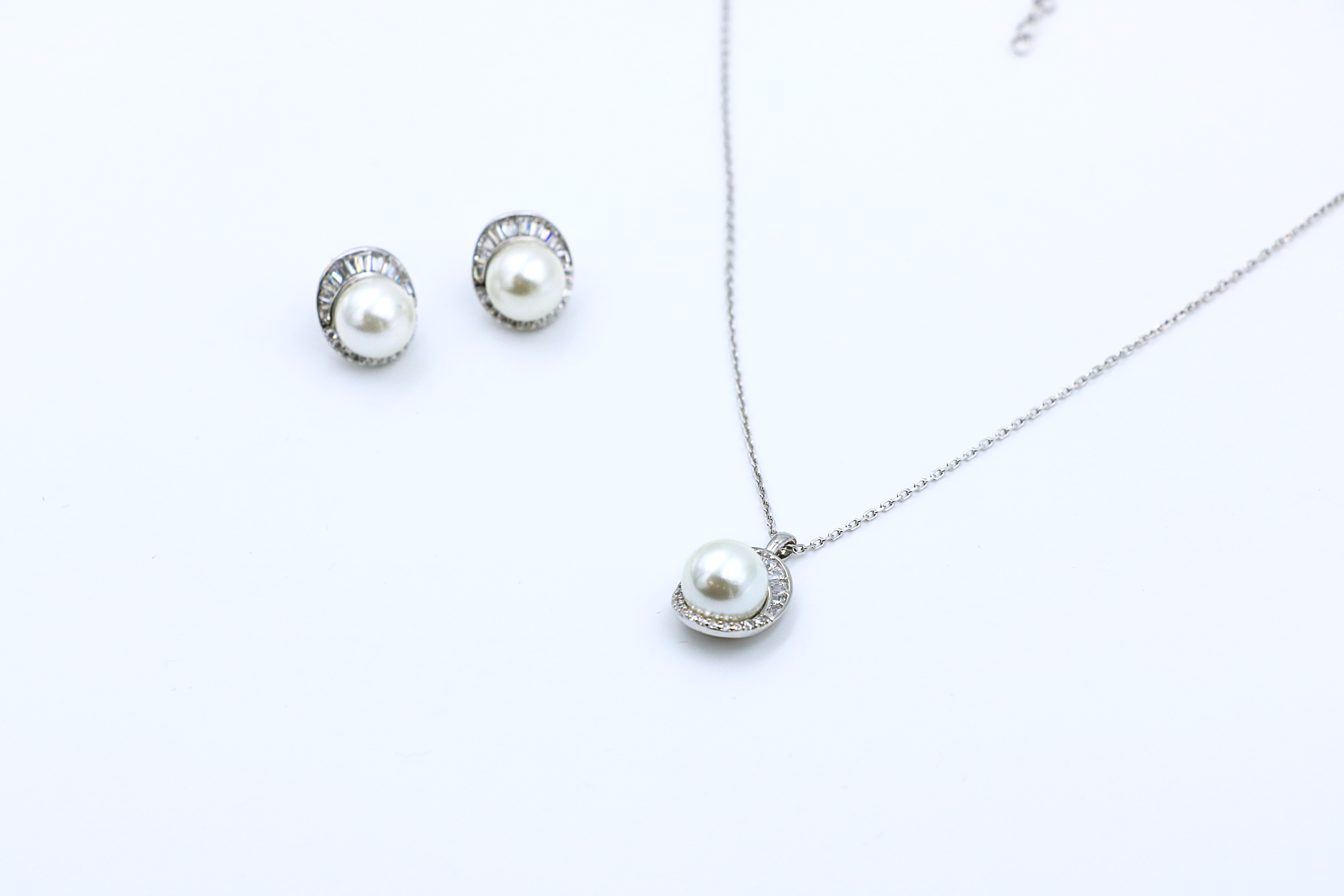 Pearl Bloom Pendant Set