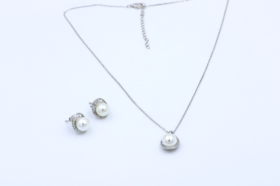 Pearl Bloom Pendant Set