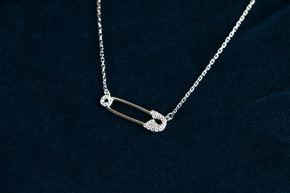 Sleek Pin Pendant Chain