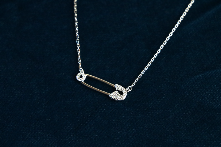 Sleek Pin Pendant Chain