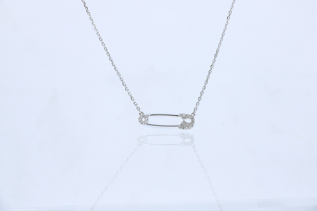 Sleek Pin Pendant Chain