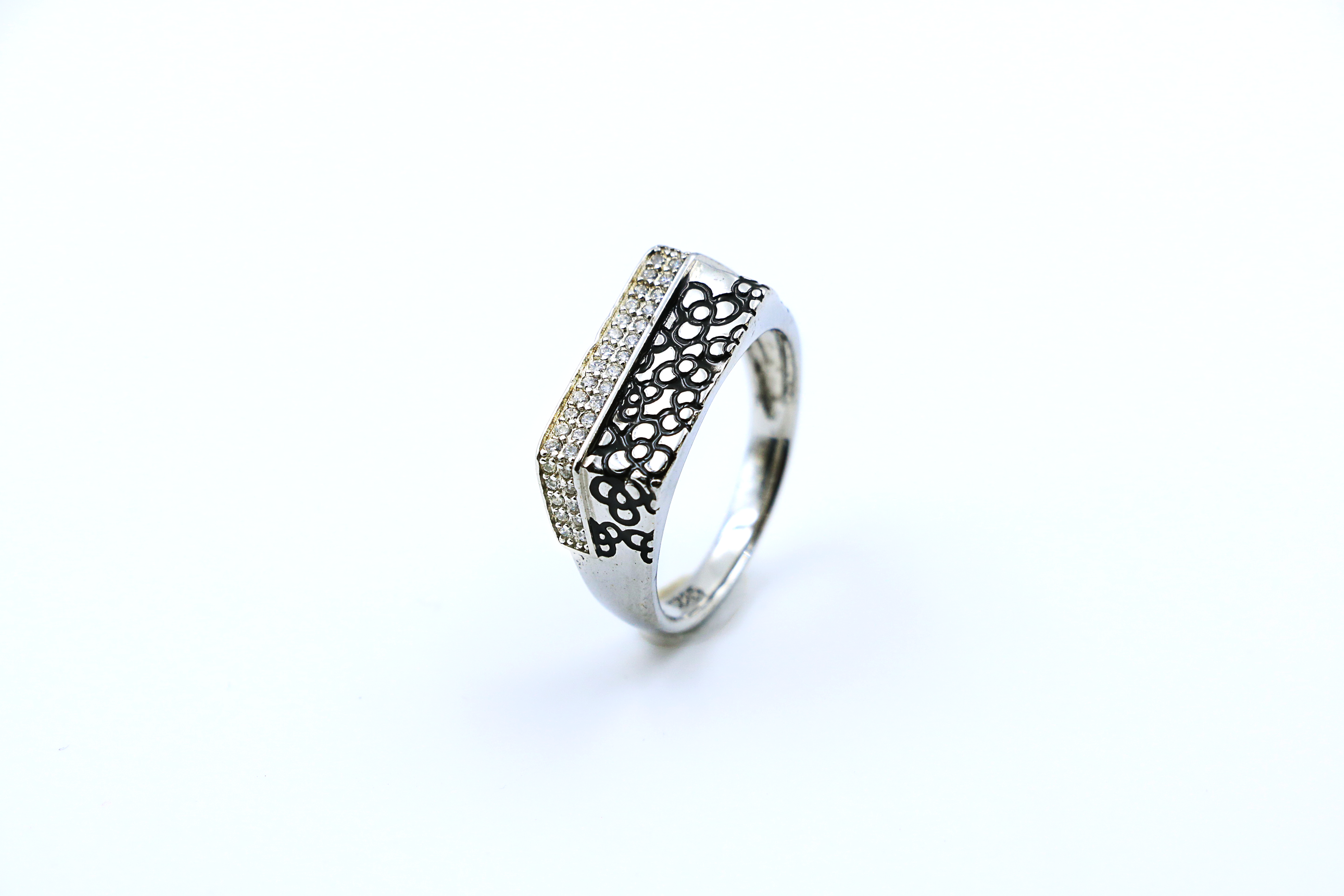 Noir Bloom Ring