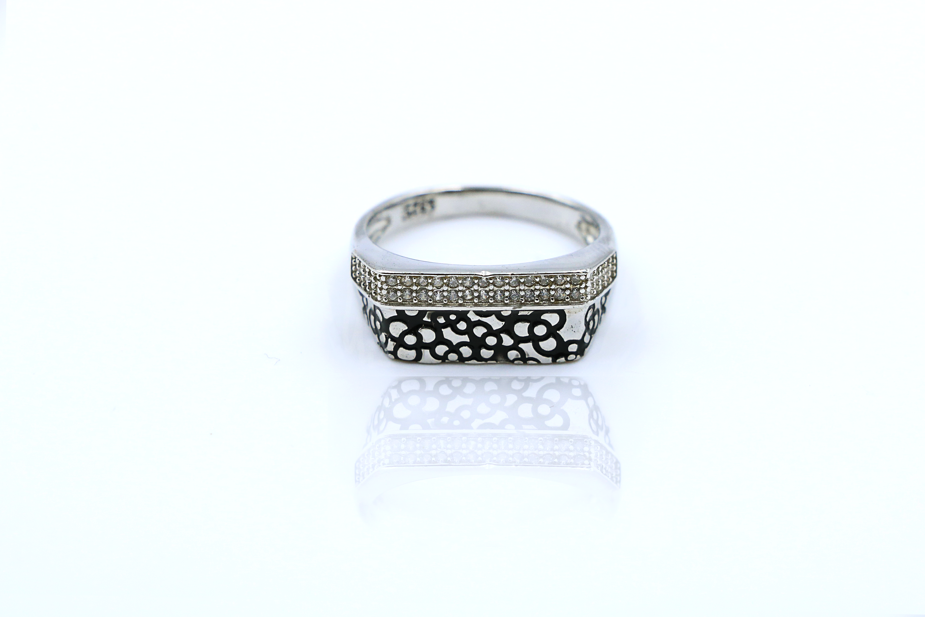 Noir Bloom Ring