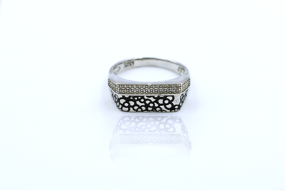 Noir Bloom Ring
