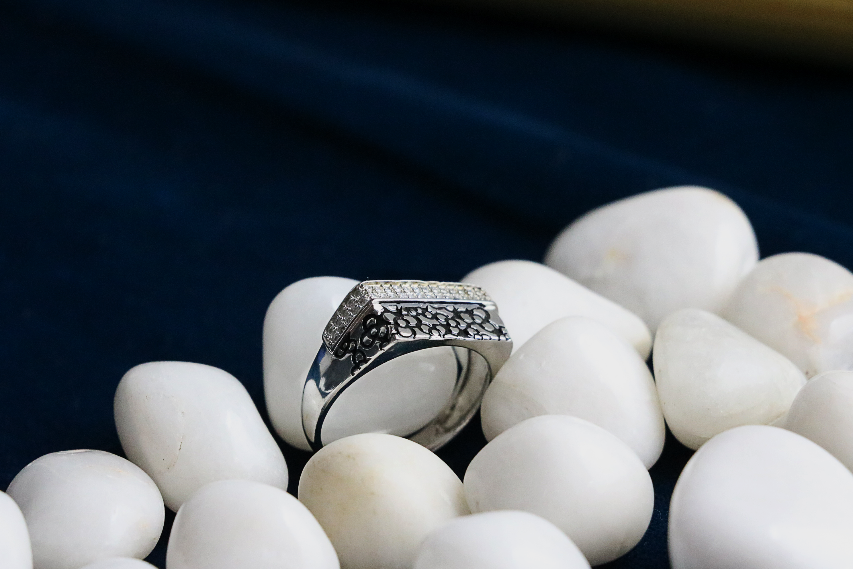 Noir Bloom Ring