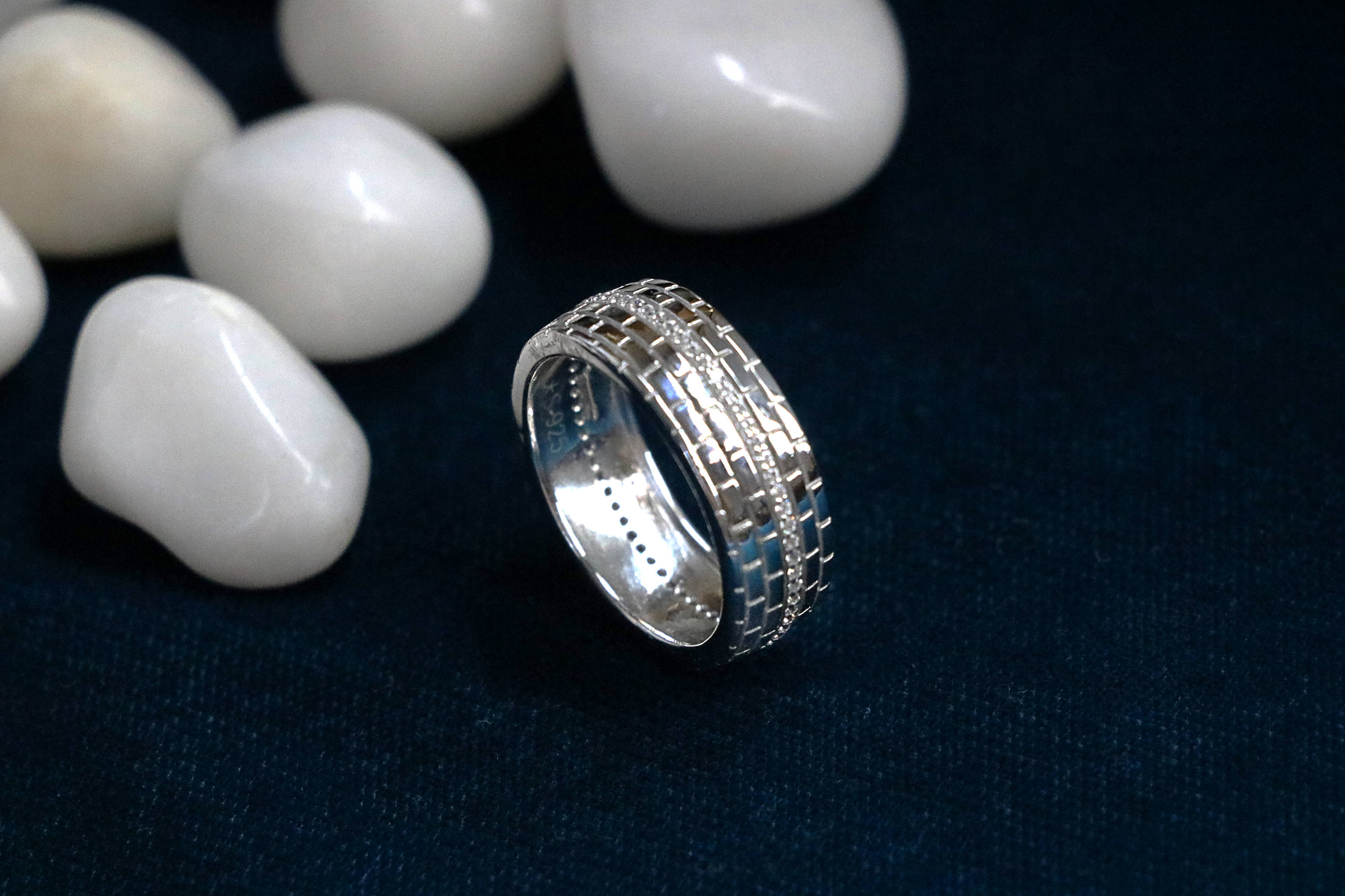 MidDiamond Brick Ring