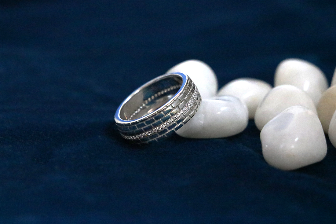 MidDiamond Brick Ring